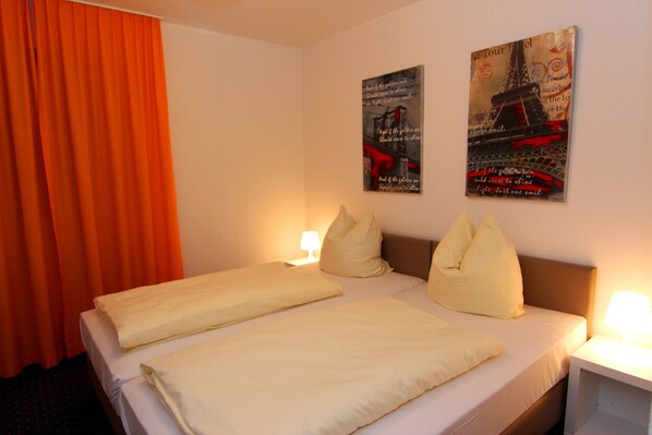 Double Room (private bathroom )