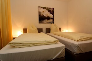 Double Room (private bathroom )
