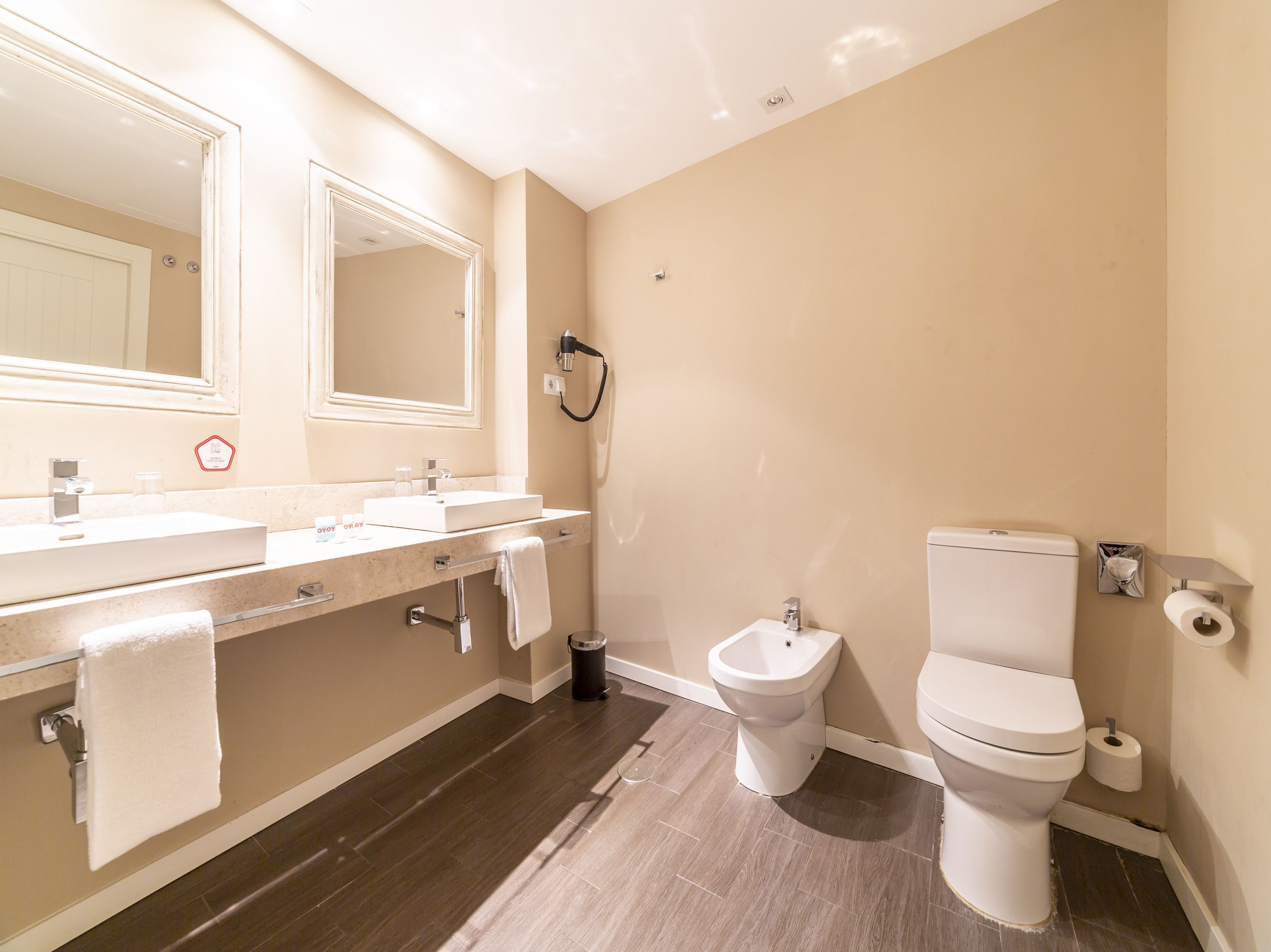 double room (extra bed) | bathroom | shower, free toiletries, hair dryer, towels