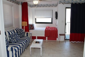 Deluxe Studio, 1 Queen Bed with Sofa bed, Ocean View | 1 bedroom, individually decorated, individually furnished
