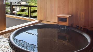 Luksussuite, ikke-røyk, fjellutsikt (with Semi Open-Air Bath) | Bad | Kombinert dusj/badekar, toalettartikler (inkludert), hårføner og bidé