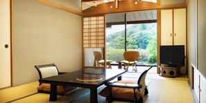 Down duvets, in-room safe, free WiFi, bed sheets - Ryotei Rangetsu (Kyoto)