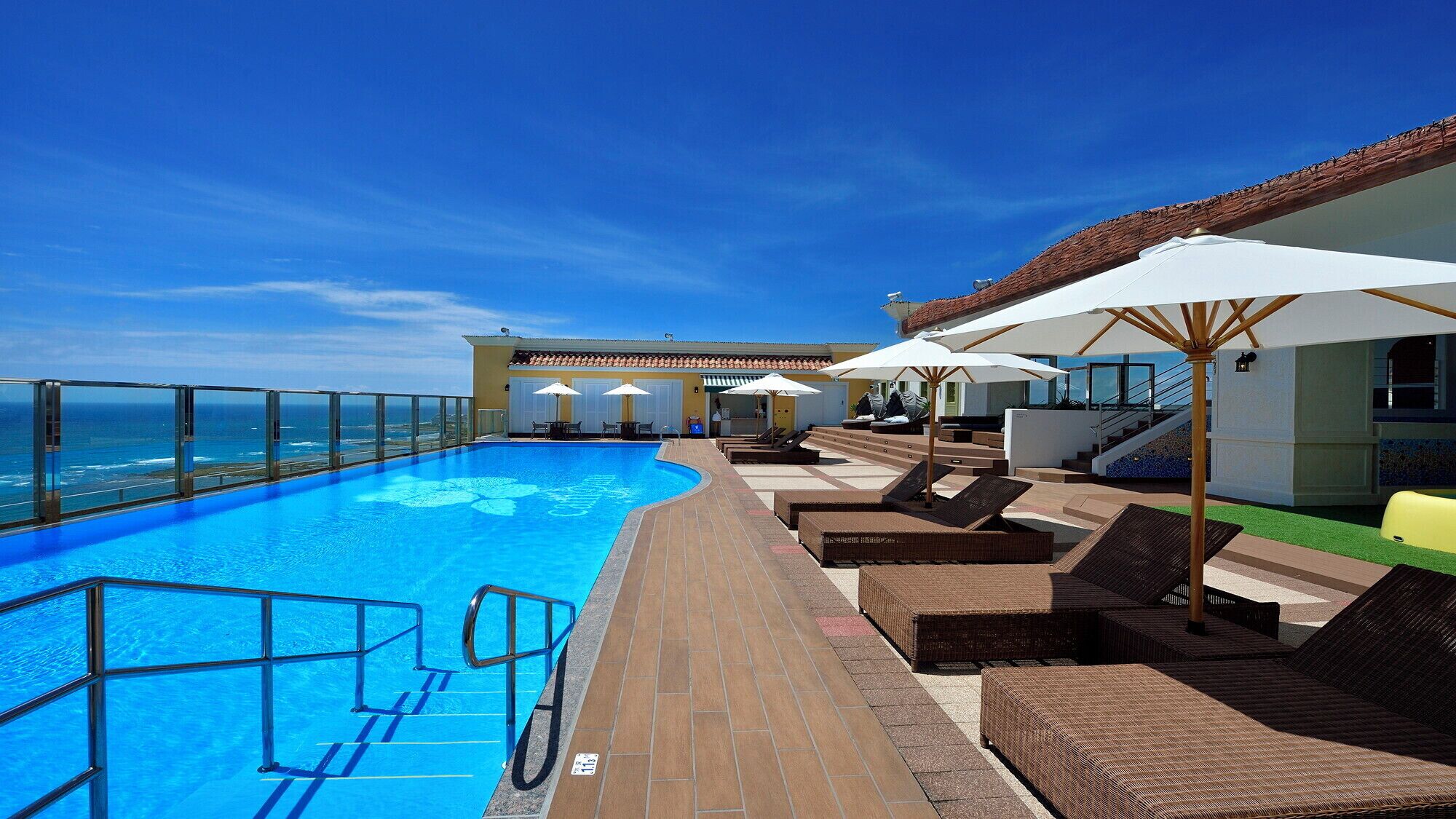 季節限定屋外プール