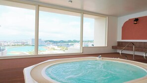 Seasonal outdoor pool - Vessel Hotel Campana Okinawa (Chatan)