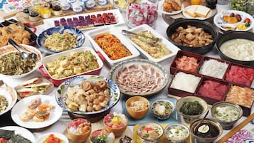 Daily buffet breakfast (JPY 2000 per person)
