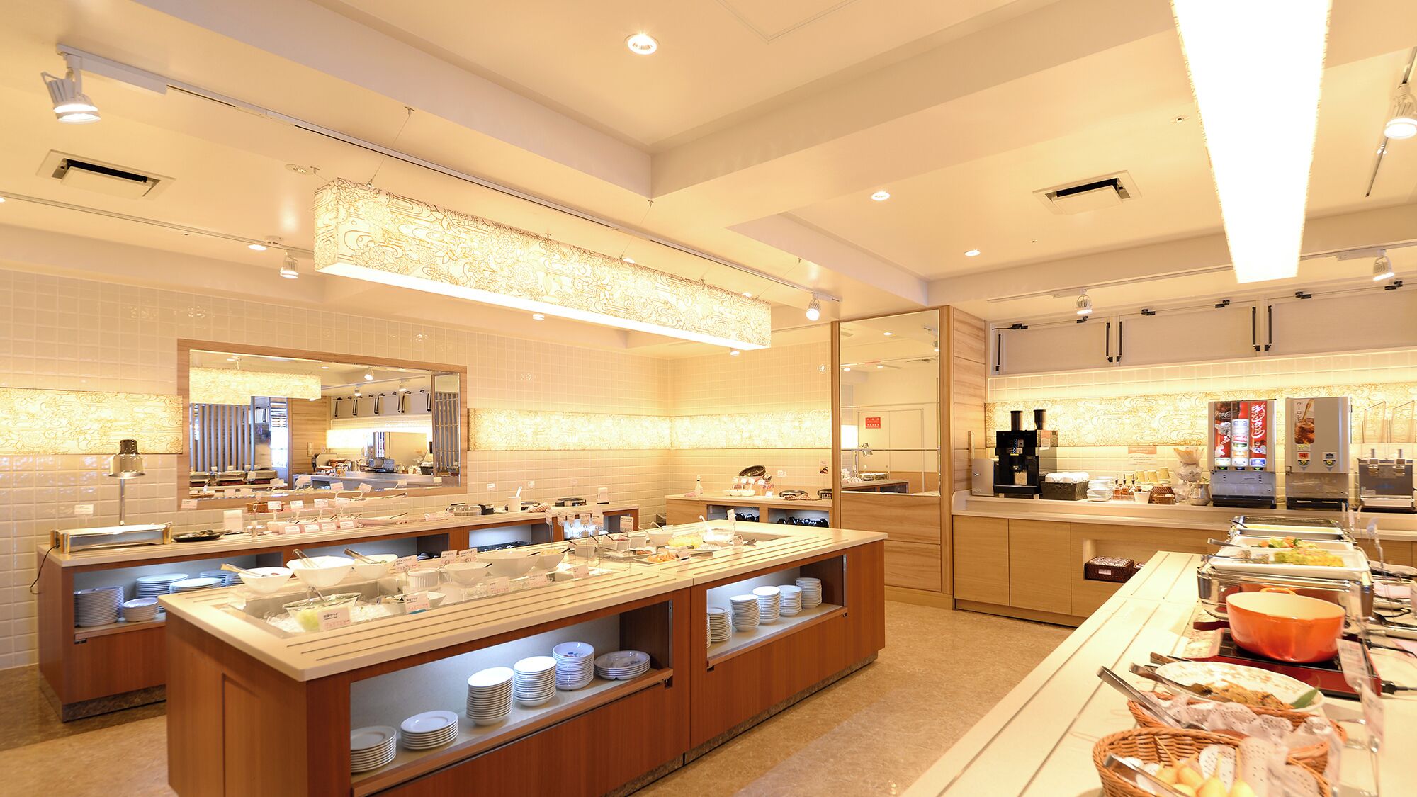 daily buffet breakfast (jpy 2000 per person)