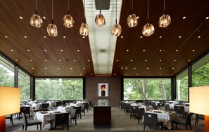 2 restaurants, breakfast, lunch, dinner served; Japanese cuisine - Nojiriko Hotel El Bosco (Shinano)