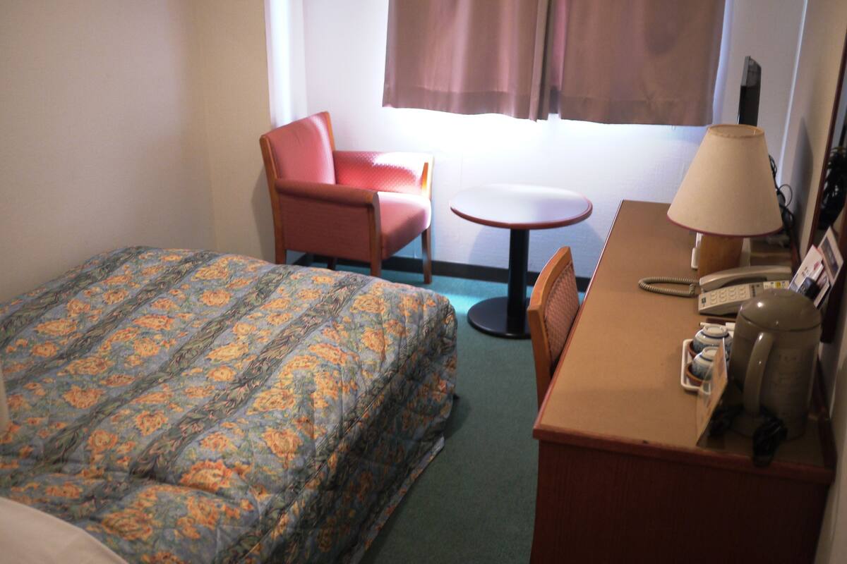 Desk, blackout curtains, free WiFi