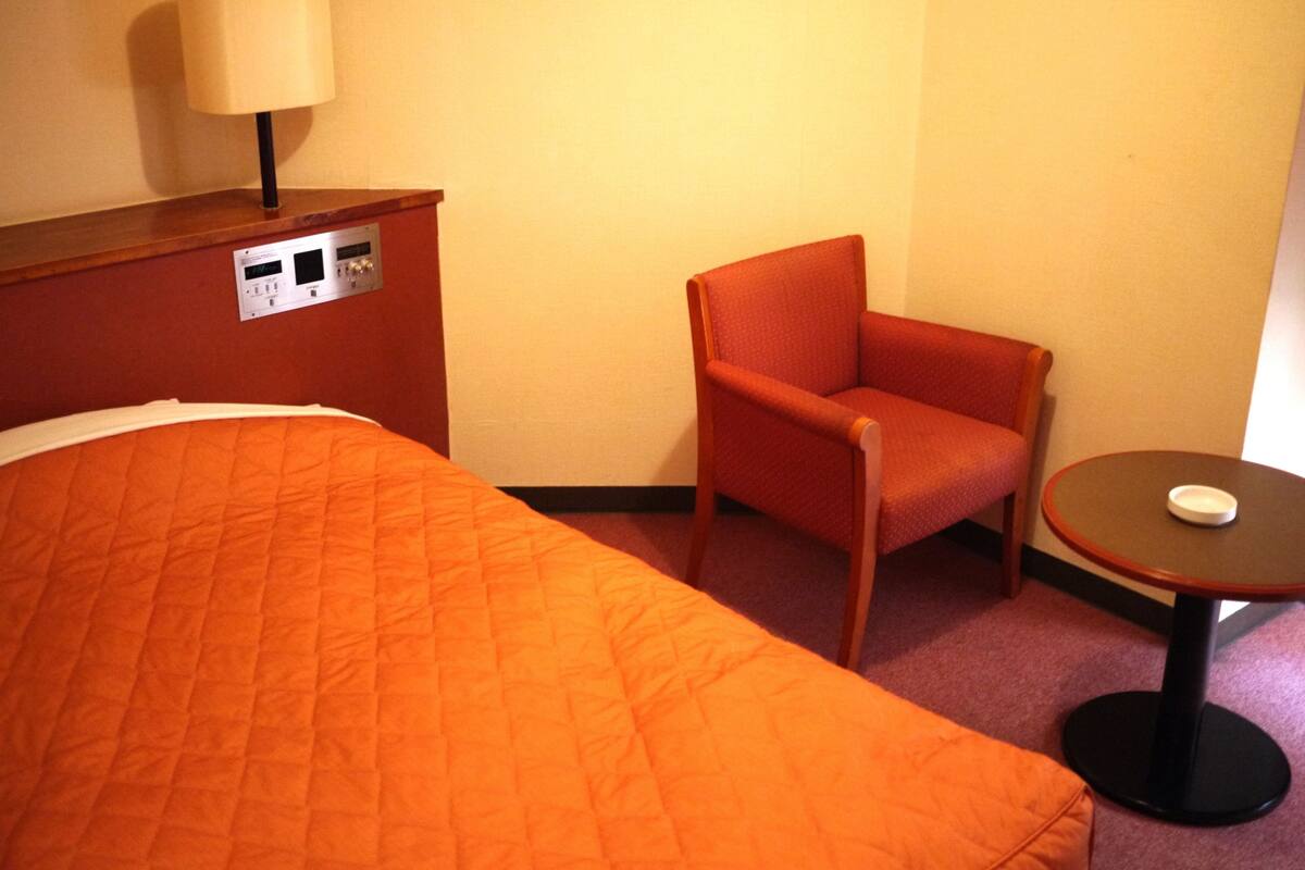 Semi-double Room Smoking | Desk, blackout curtains, free WiFi