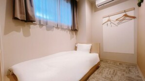 Kamar Single, Bebas Asap Rokok (Shower Only) | Tirai kedap cahaya dan Wi-Fi gratis