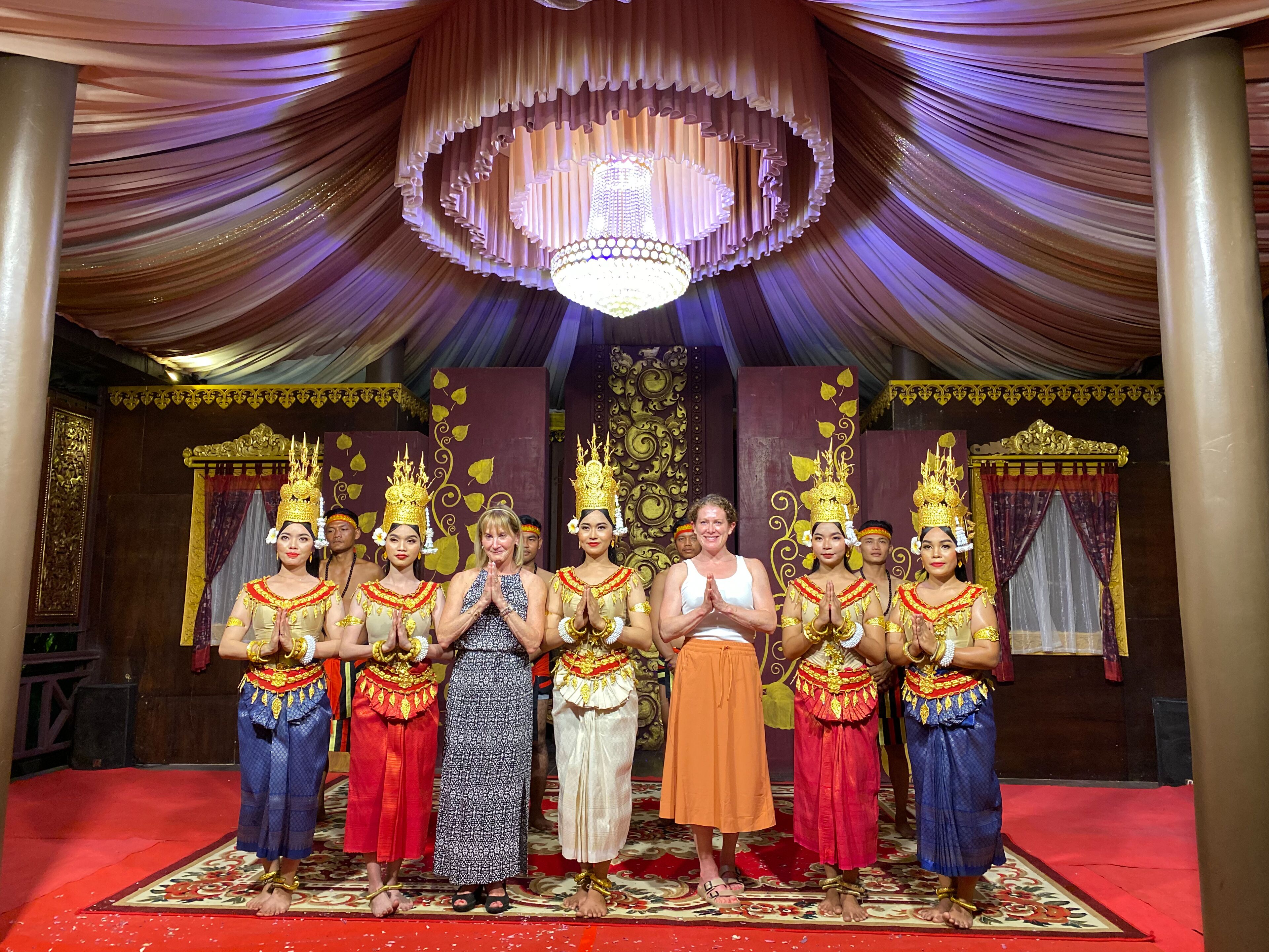 4 restaurants, breakfast, lunch, dinner served; international cuisine