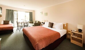 Standard Double Room | Minibar, iron/ironing board, free WiFi, bed sheets - Rose Garden Motel (Belmont)