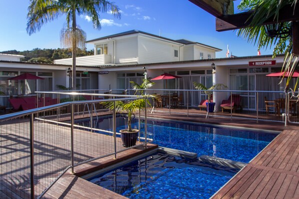 Interior - The Commodores Lodge (Russell)