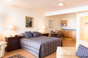 42-inch flat-screen TV with digital channels, TV - The Commodores Lodge (Russell)