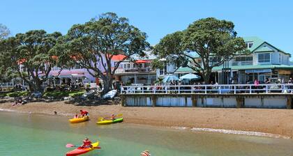 The Commodores Lodge