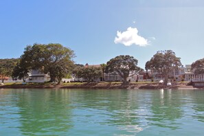 Lake - The Commodores Lodge (Russell)