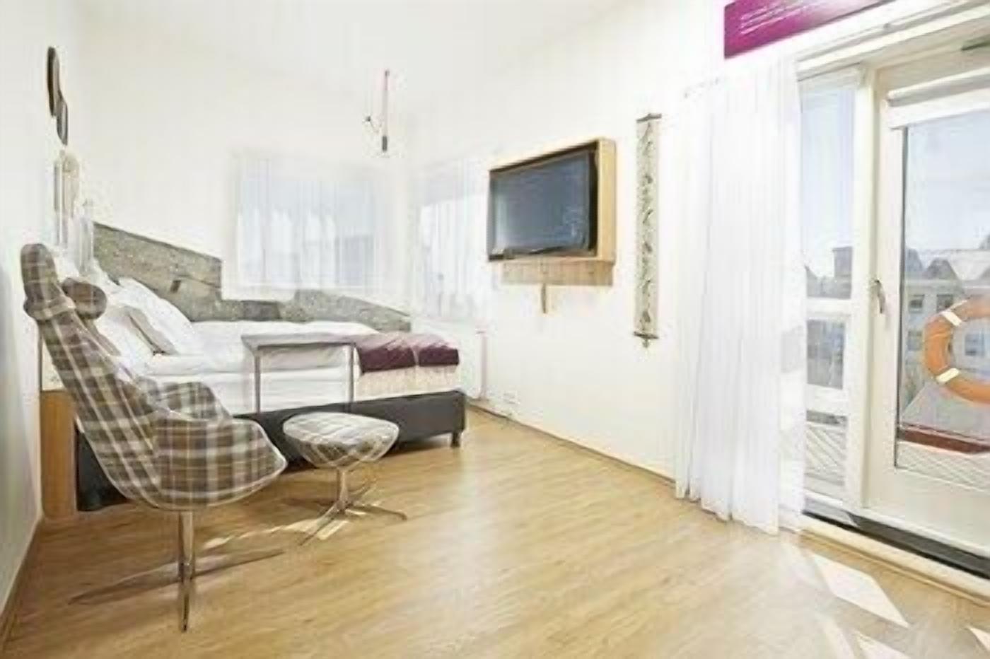 Coffres-forts dans les chambres, bureau