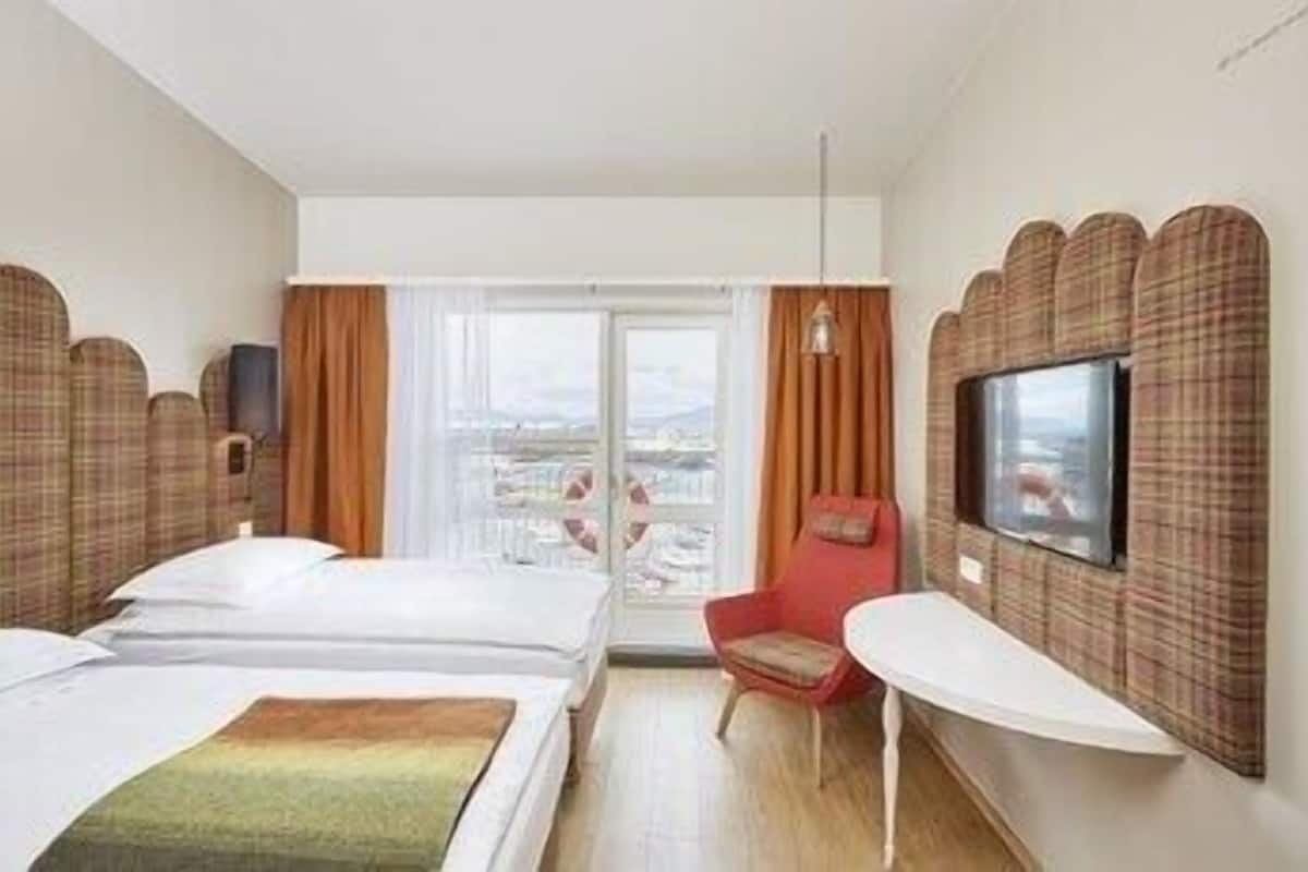 In-room safe, desk, laptop workspace, iron/ironing board