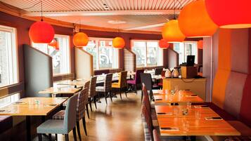 Desayuno buffet diario (ISK 4050 por persona)