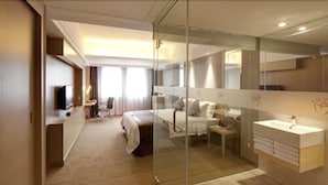 Deluxe Room, 1 King Bed | Down comforters, in-room safe, blackout drapes, WiFi (free) - Leisure (Zhuhai)