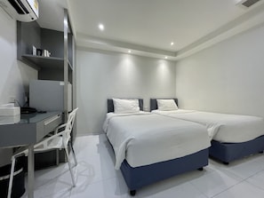 Cubic No Window, 2 Single Beds | Brankas, meja kerja, Wi-Fi gratis, dan seprai linen