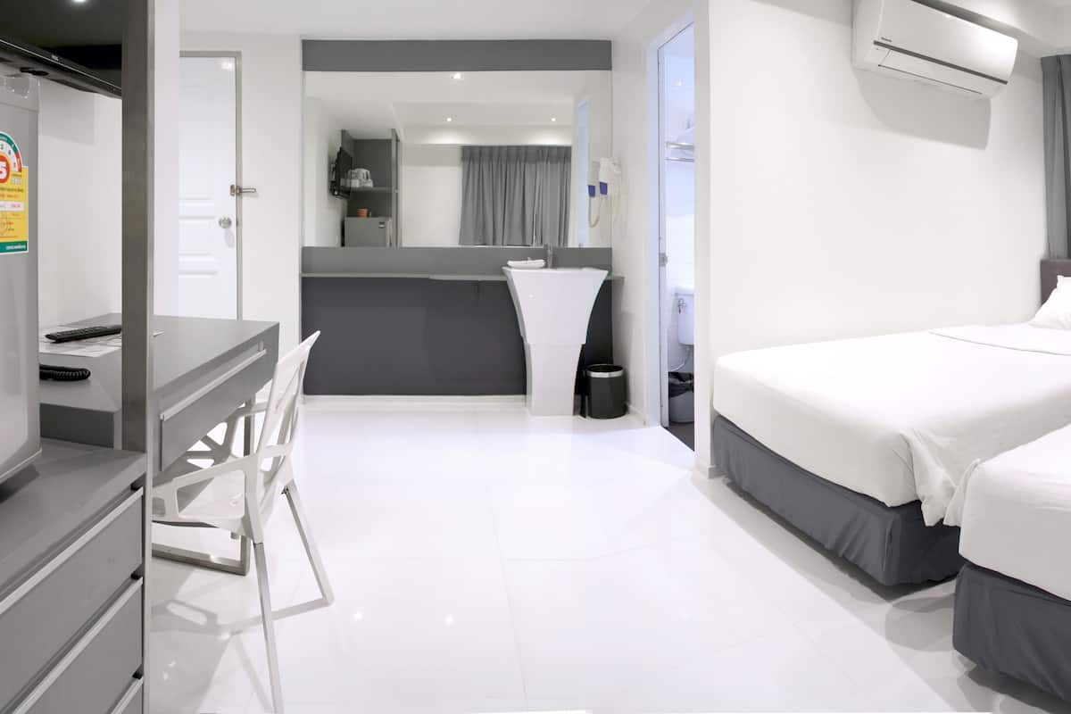 In-room safe, desk, WiFi, bed sheets