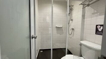 Cubic No Window, 1 Double Bed | Baño | Toallas