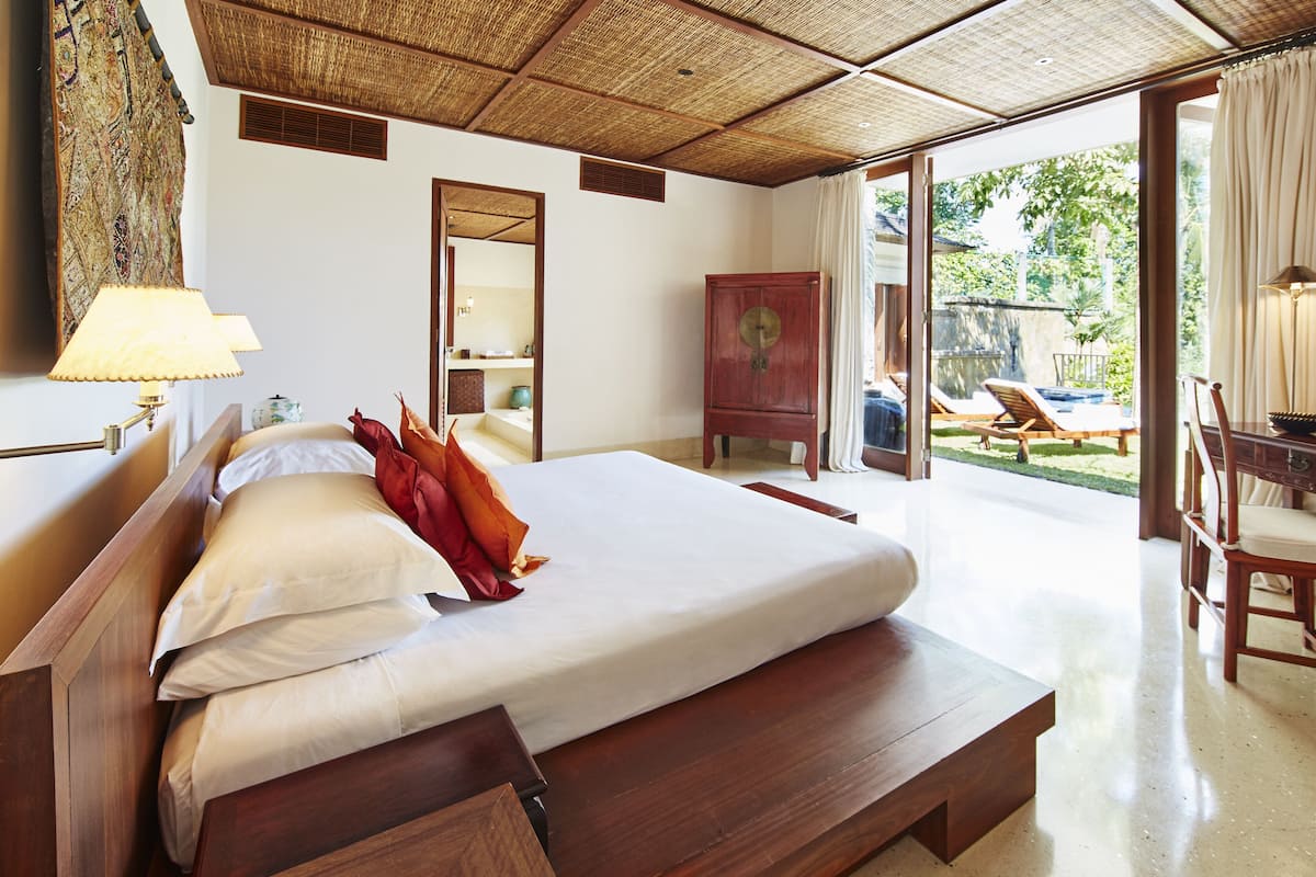 Egyptian cotton sheets, premium bedding, down duvets, Tempur-Pedic beds
