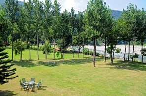 Lasten leikkialue ulkona