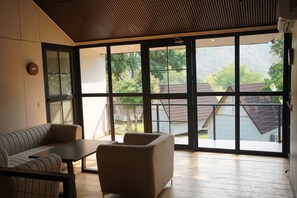 Perhehuone | Näkymä huoneesta