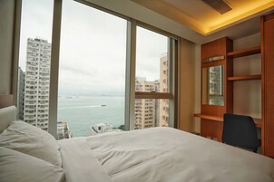 两卧室家庭套房 | 遮光窗帘、免费 WiFi、床单