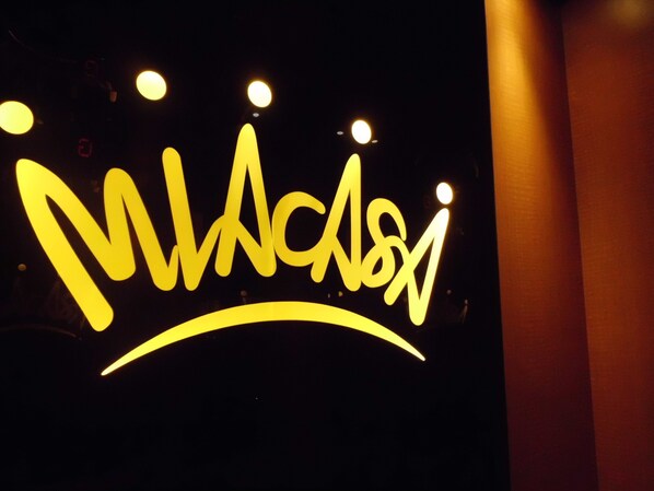 A neon sign with the word "MACONI" in cursive. - Mia Casa Hotel (Hong Kong)