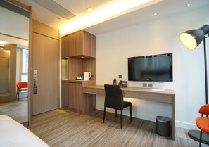 Blackout drapes, free WiFi, bed sheets - Mia Casa Hotel (Hong Kong)