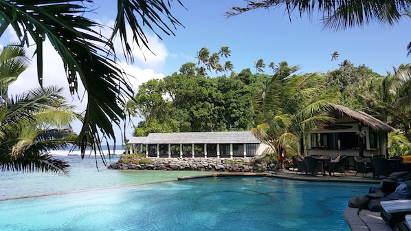 Poolside bar
