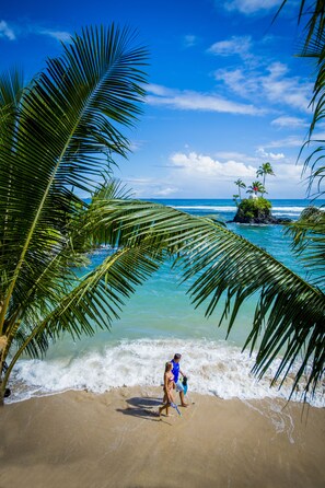 Private beach, beach towels, beach massages, snorkeling - Seabreeze Resort Samoa - Exclusively for adults (Aufaga)