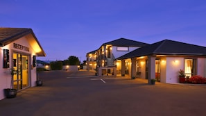 Front of property - Oamaru Motor Lodge (Oamaru)