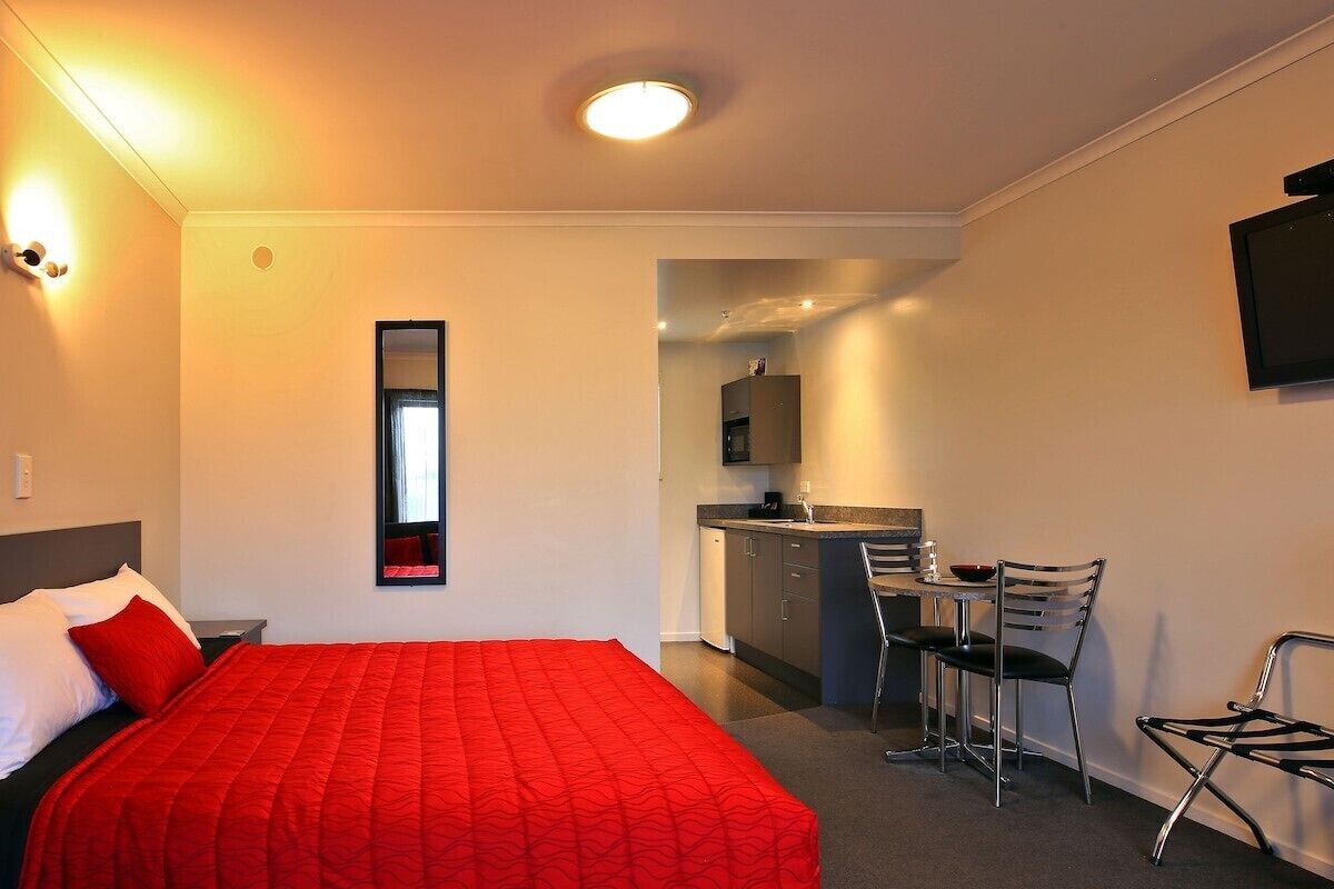 Premium bedding, in-room safe, desk, soundproofing