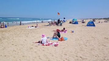 Una spiaggia nelle vicinanze