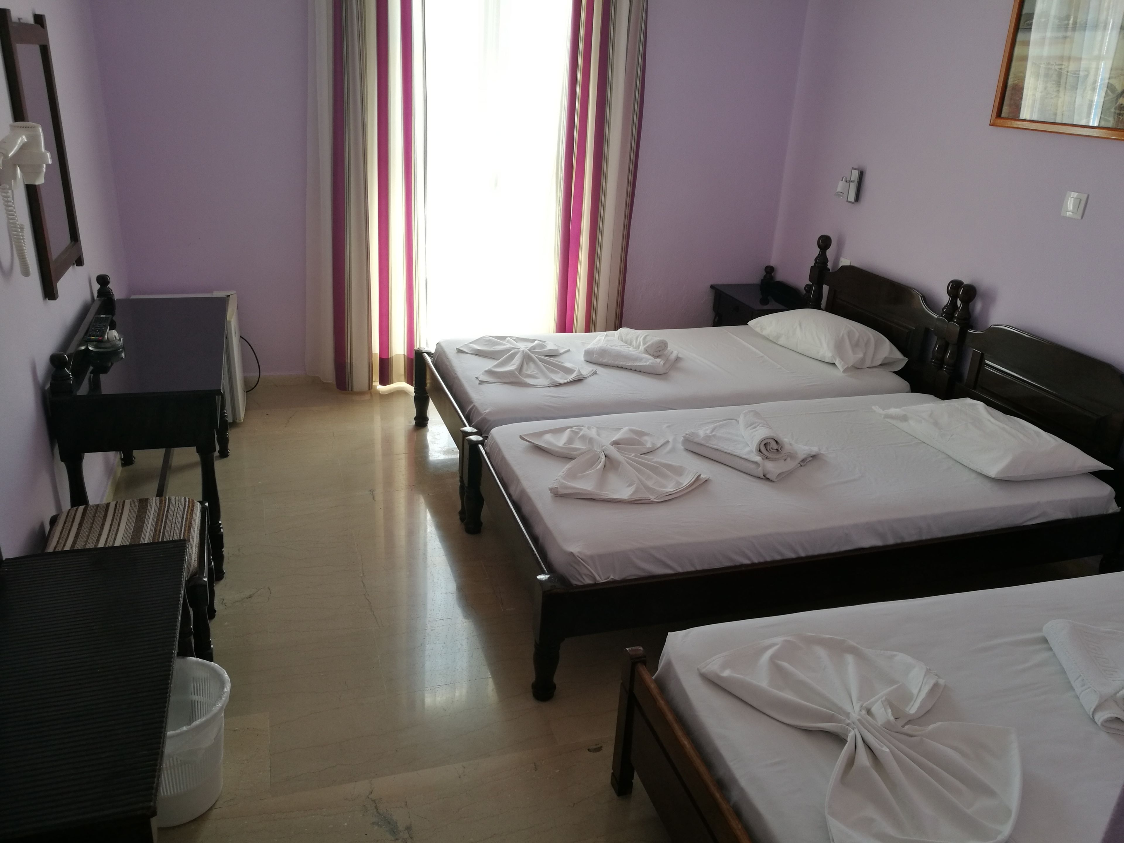 ห้องสแตนดาร์ดทริปเปิล | เครื่องนอ นระดับพรีเมียม, โต๊ะทำงาน, ผ้าม่านกันแสง, ห้องเก็บเสียง