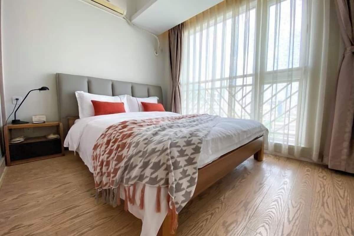Blackout drapes, soundproofing, iron/ironing board, free WiFi