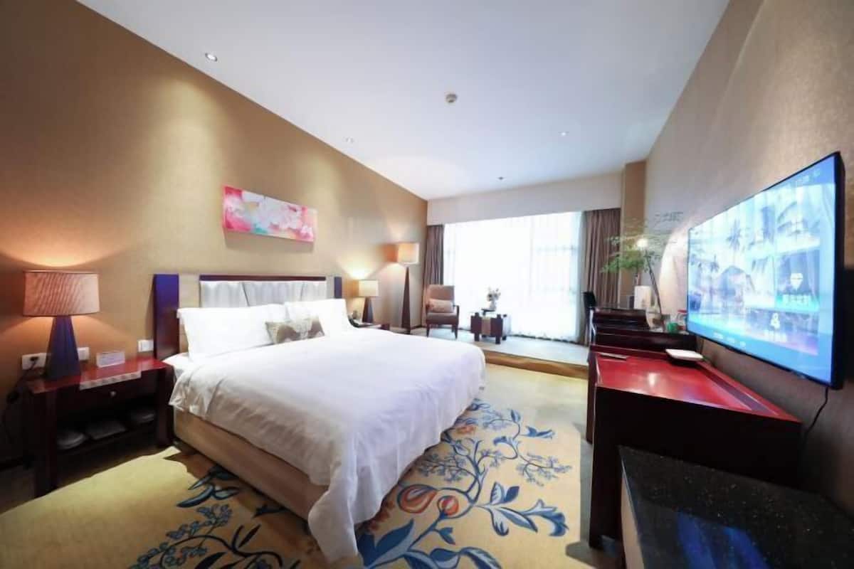 Blackout drapes, soundproofing, iron/ironing board, free WiFi