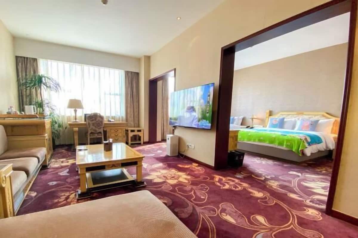 Blackout drapes, soundproofing, iron/ironing board, free WiFi