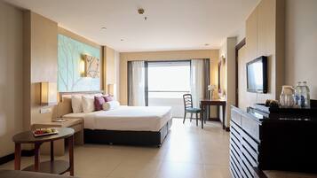 Deluxe Twin Room | Minibar, Zimmersafe, Schreibtisch, Zustellbetten