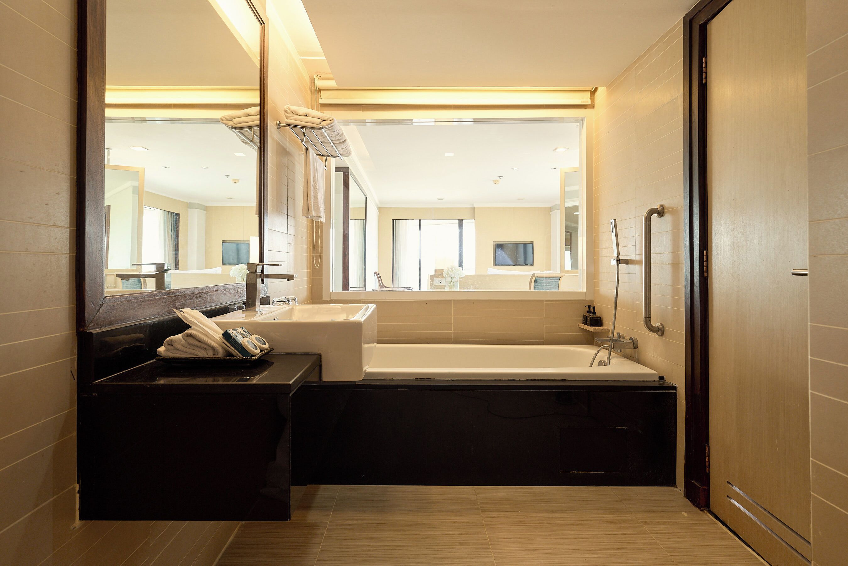 deluxe room, 1 double bed, corner | bathroom | shower, rainfall showerhead, free toiletries, hair dryer