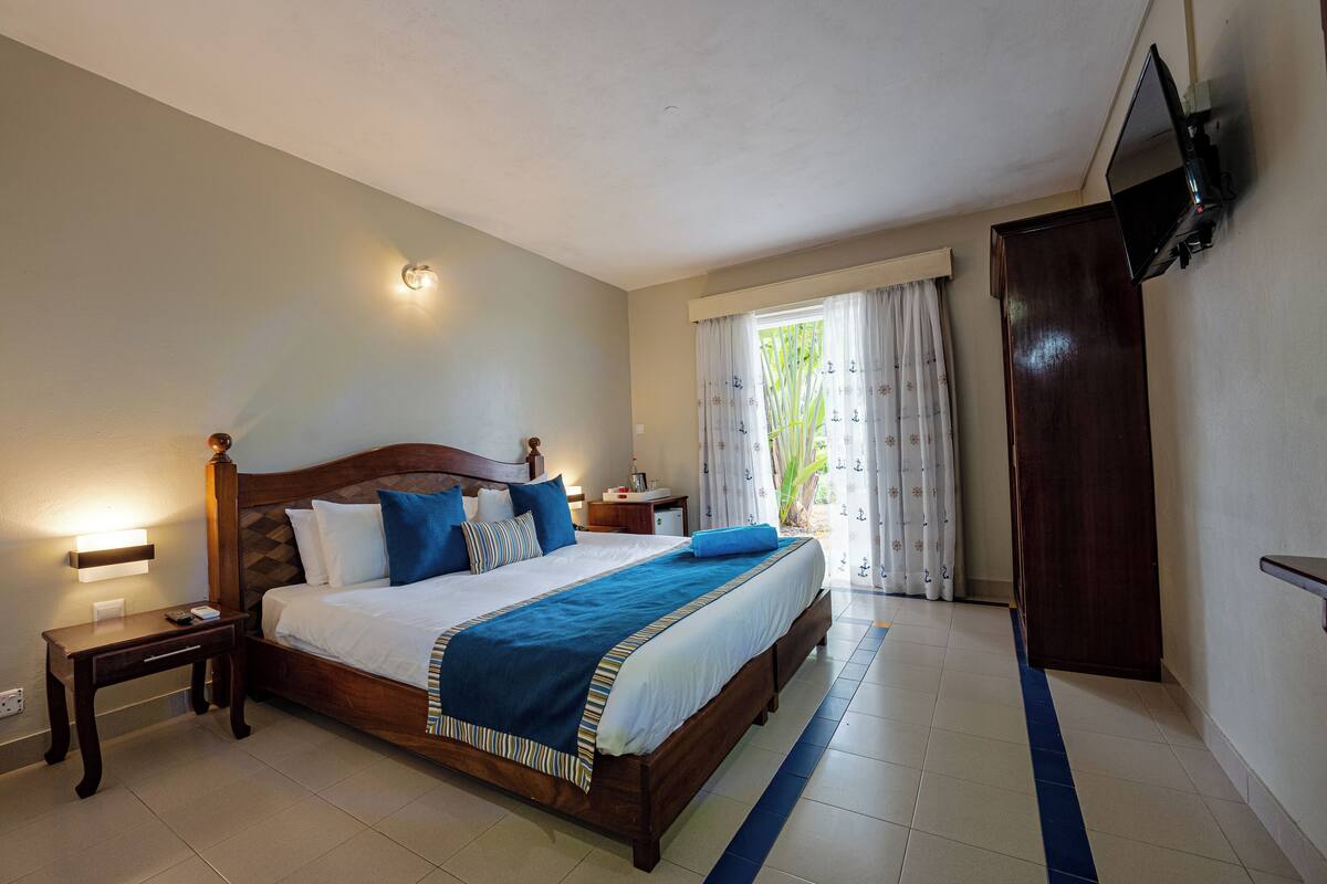 In-room safe, individually decorated, individually furnished, bed sheets