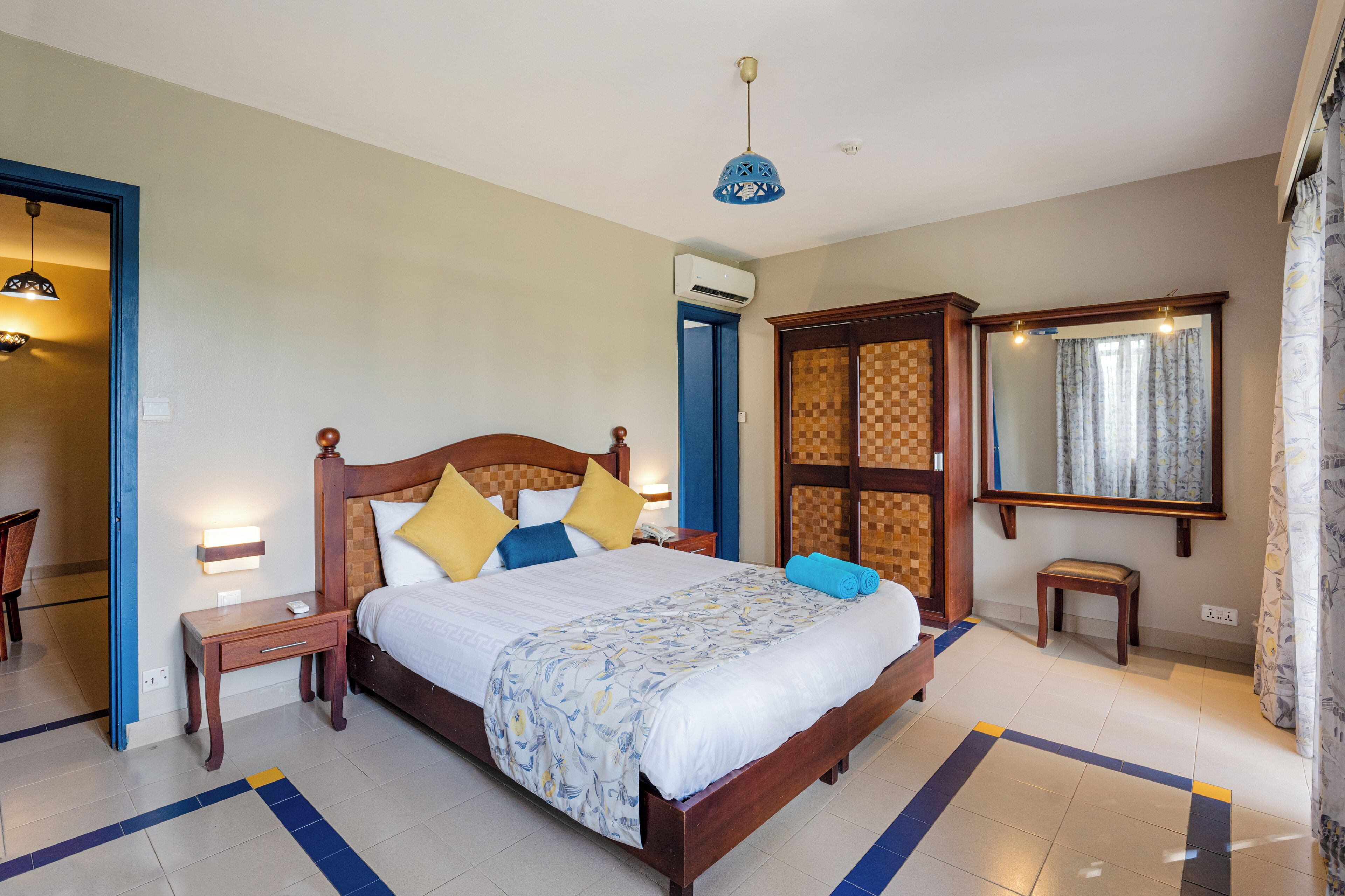 Photo - Le Grand Bleu Hotel