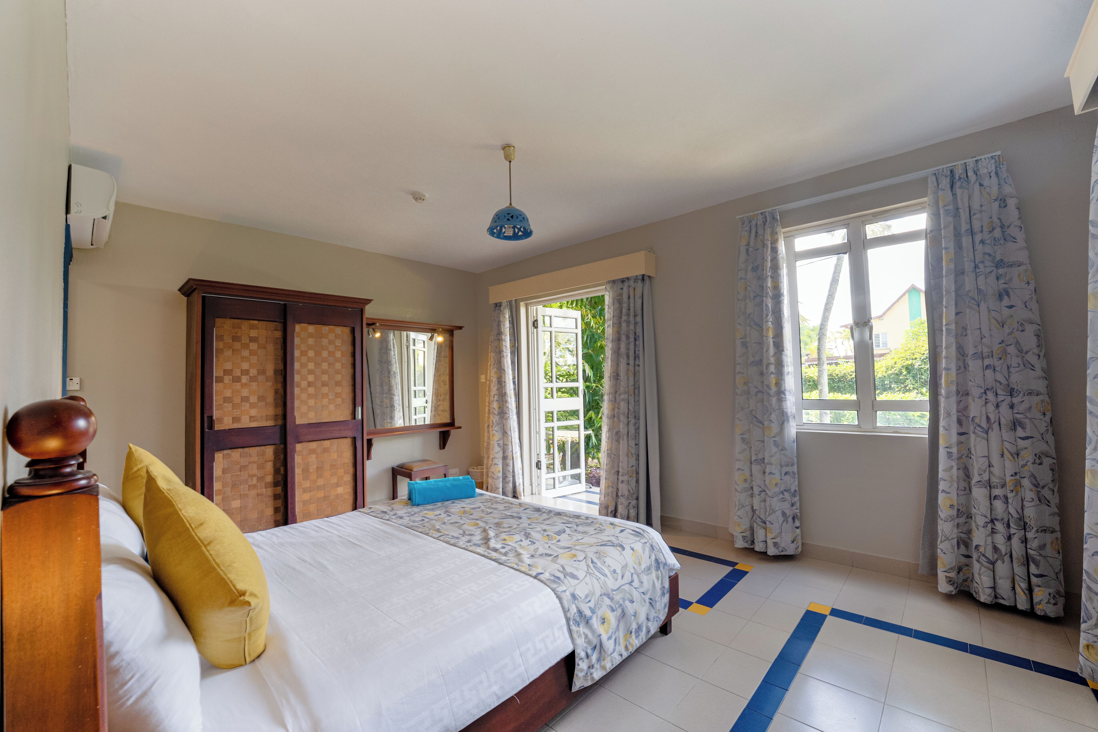Photo - Le Grand Bleu Hotel