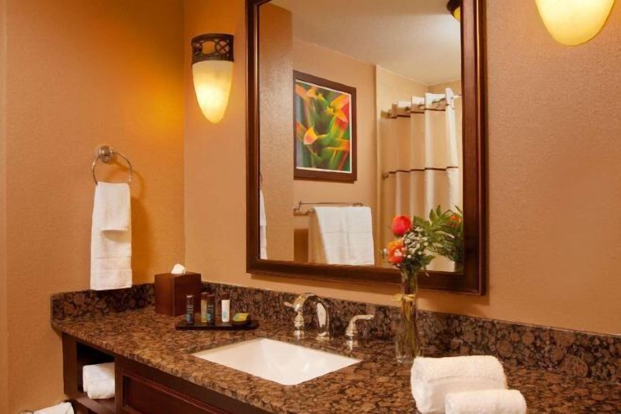 Đồ dùng nhà tắm miễn phí, máy sấy tóc, khăn tắm 