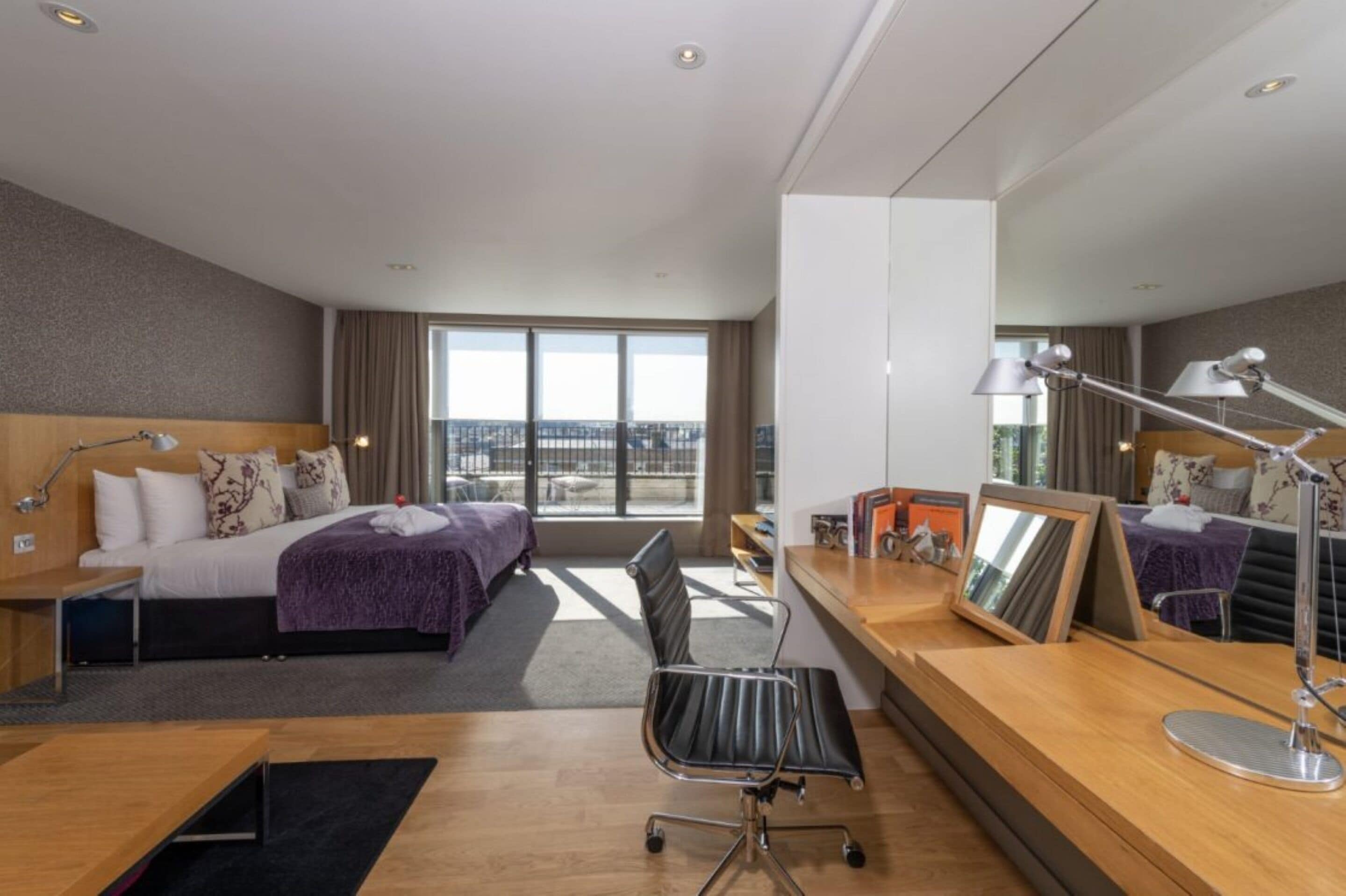 junior suite, 1 king bed, balcony with club lounge access | premium bedding, pillow-top beds, in-room safe, desk