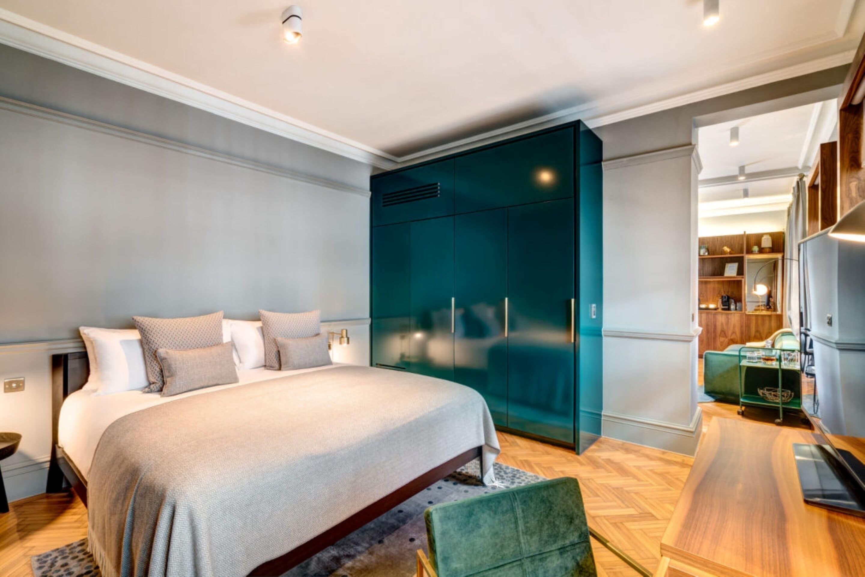 Signature Suite, 1 King Bed, Fireplace with Club Lounge Access | Utsikt fra rommet